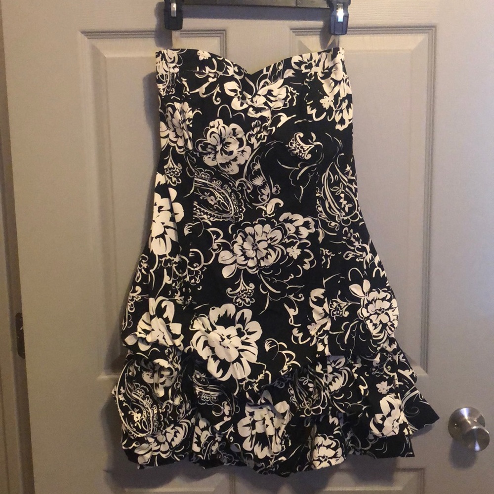 Black and white floral short dress